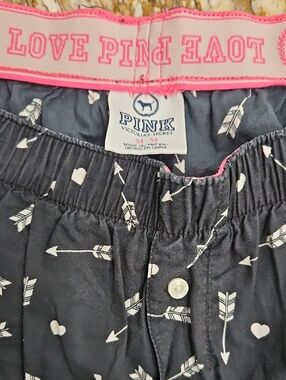 PINK Victoria's Secret Navy Arrow & Heart Print Shorts with Pink Waistband